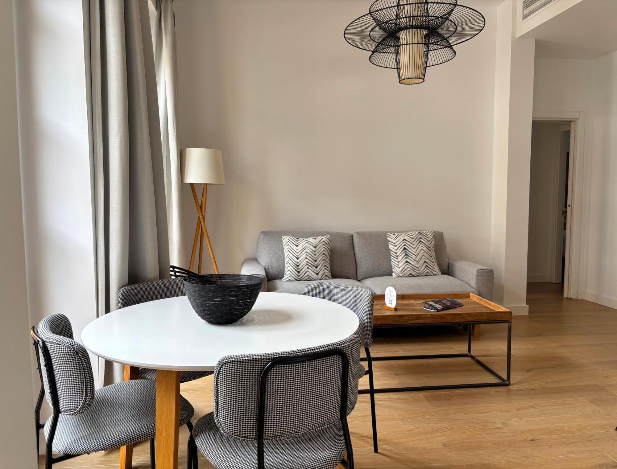 Apartamentos Core Suite Sevilla Ngoại thất bức ảnh